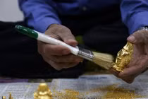 "Bật mí" về làng nghề dát vàng duy nhất ở Việt Nam 