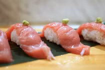 Sự thật tàn khốc sau miếng sushi cá ngừ siêu đắt đỏ