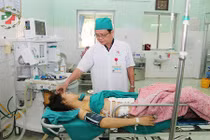 Cứu sống bệnh nhân bị chồng hoang tưởng đâm 10 nhát