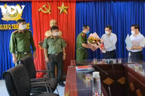 Hơn 10 giờ truy tìm đối tượng đập phá pa nô bầu cử