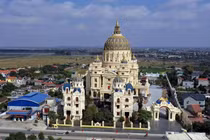 Lâu đài của tỷ phú Ninh Bình lên báo Tây