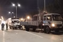 TP.HCM: Xe tải đâm nhau kinh hoàng, 2 người tử vong 