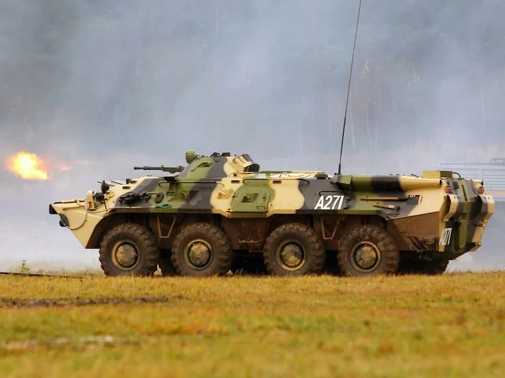 Kinh dị: Xe thiết giáp BTR-80 Nga bị bắn bay tháp pháo