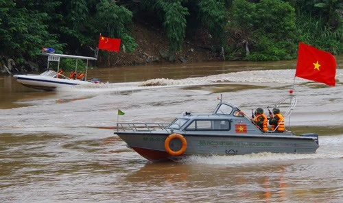 Mục kích Biên phòng Việt-Trung diễn tập chống khủng bố