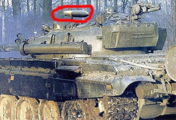 Khoảnh khắc rợn người “tử thần” tiếp cận xe tăng T-72