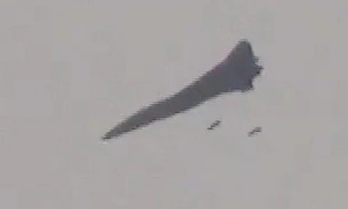 Khoảnh khắc tiêm kích MiG-23 Syria ném bom xong, cuống cuồng tháo chạy