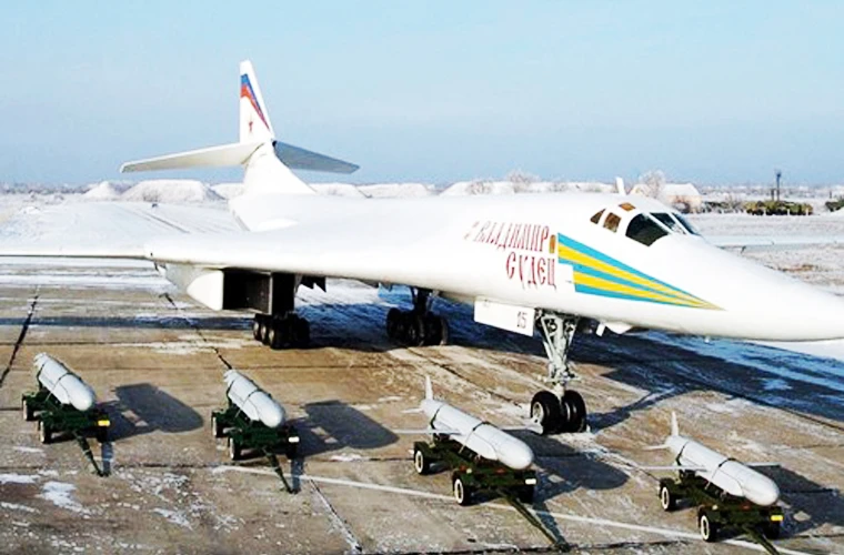Tên lửa Mỹ “bất lực” trước máy bay ném bom Tu-160M2 Nga?