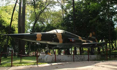 Cận cảnh chiếc tiêm kích F-5E oanh tạc Dinh Độc lập