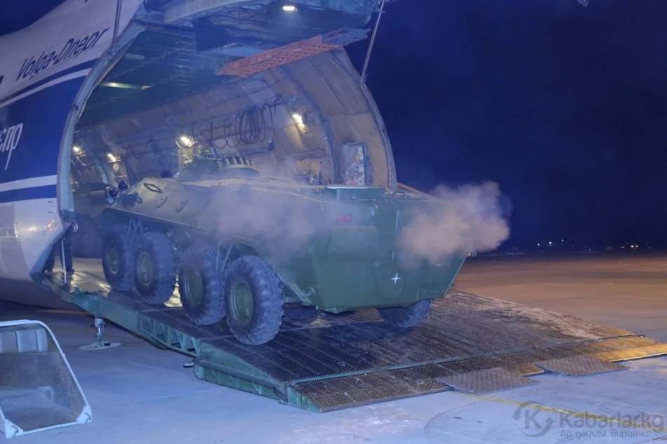 Siêu cơ An-124 Nga chở “taxi” BTR-70M cho ai? 