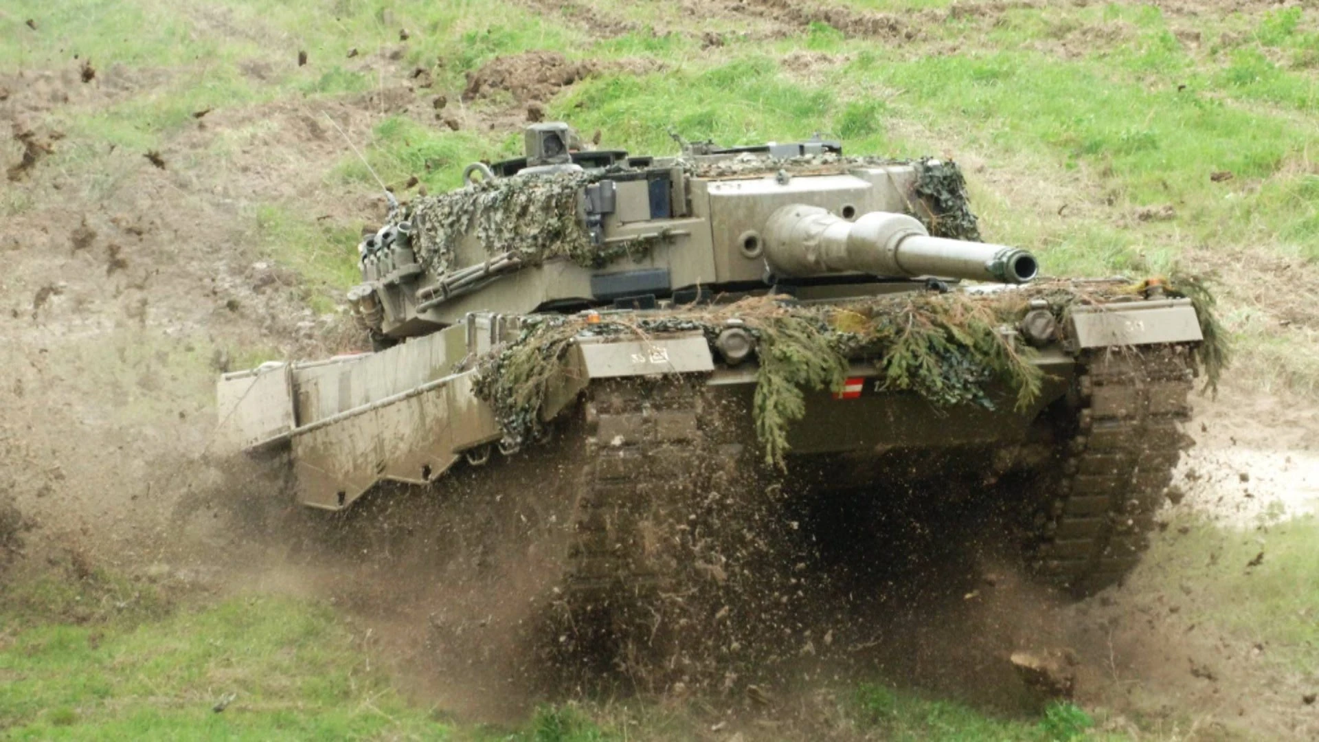 Thổ Nhĩ Kỳ đưa siêu tăng Leopard 2A4 tới Syria, IS “khóc thét”