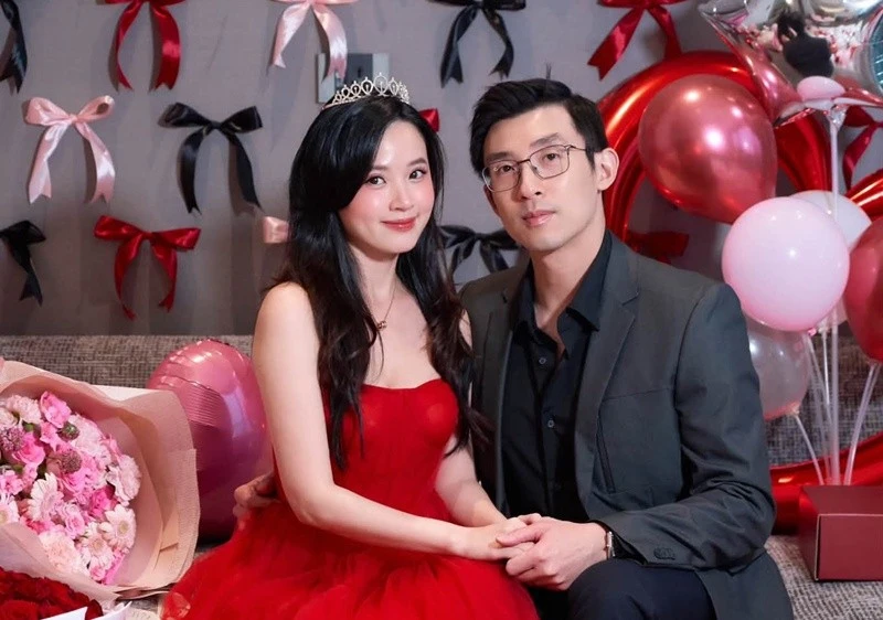 [GALLERY] Midu đón sinh nhật bên chồng, khoảnh khắc tình tứ gây chú ý