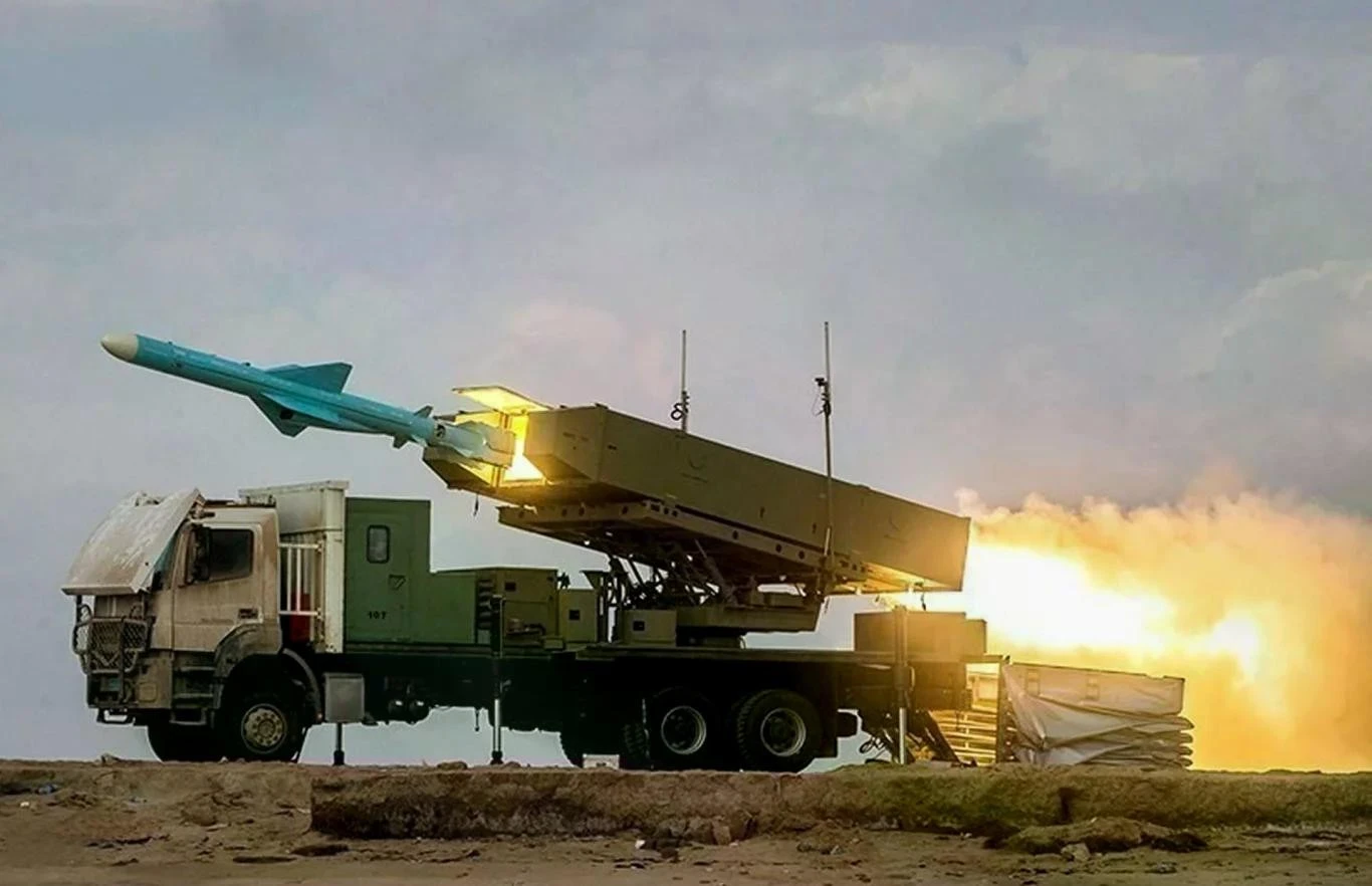 Iran tăng cường chiến lược phòng thủ ở eo biển Hormuz