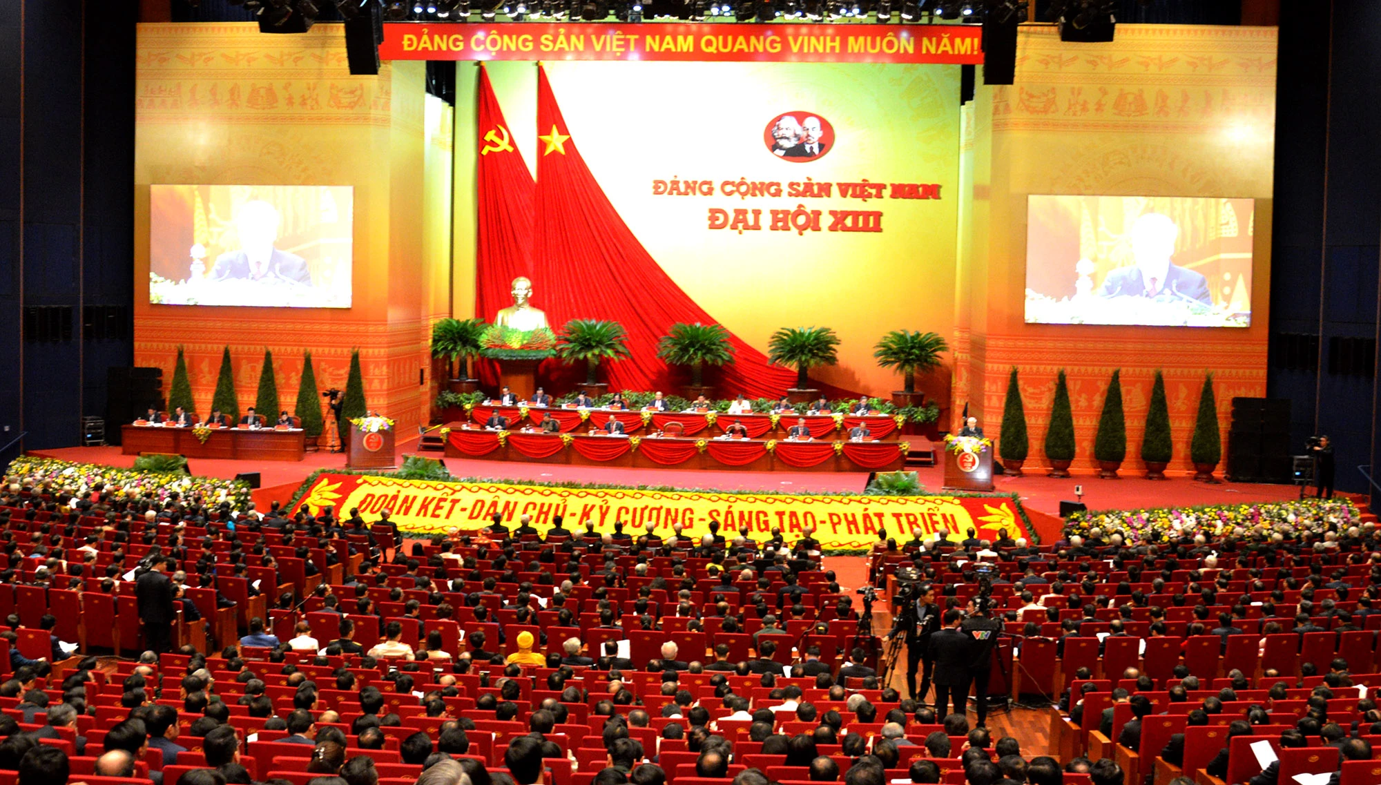 Đại hội Đảng lần thứ XIII: Toàn cảnh phiên khai mạc