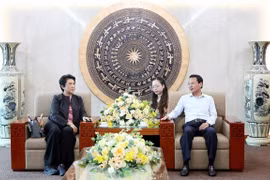 Bí thư Tỉnh ủy Đặng Xuân Phong và bà Somhatai Panichewa tại buổi tiếp. Ảnh: Amata.