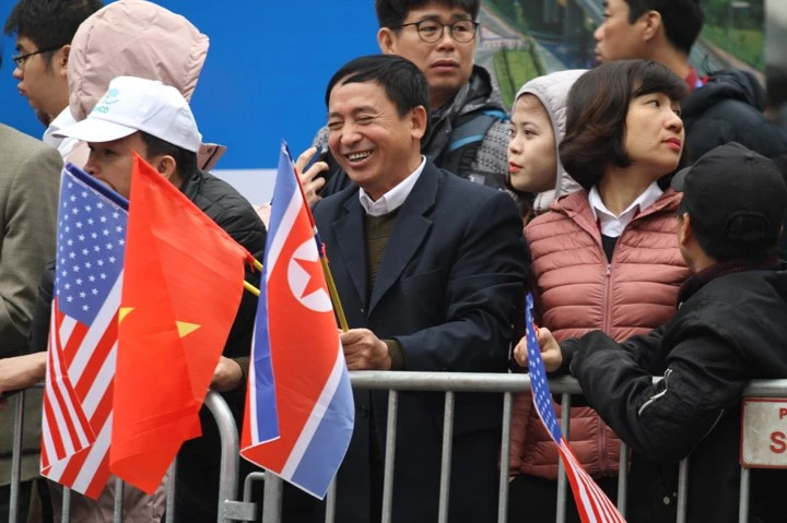 Xúc động hình ảnh người dân Hà Nội đón mừng Chủ tịch Kim Jong-un