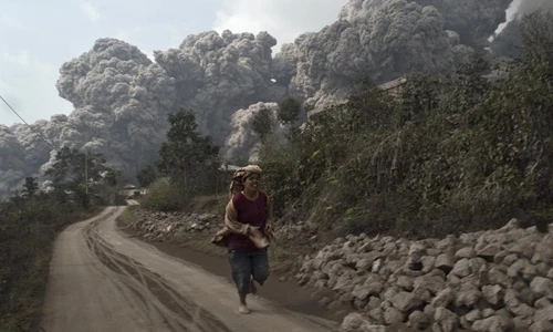 Núi lửa Sinabung phun trào, hàng nghìn người sơ tán