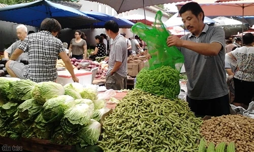 Chợ Trung Quốc: Nơi phụ nữ lép vế trước đàn ông