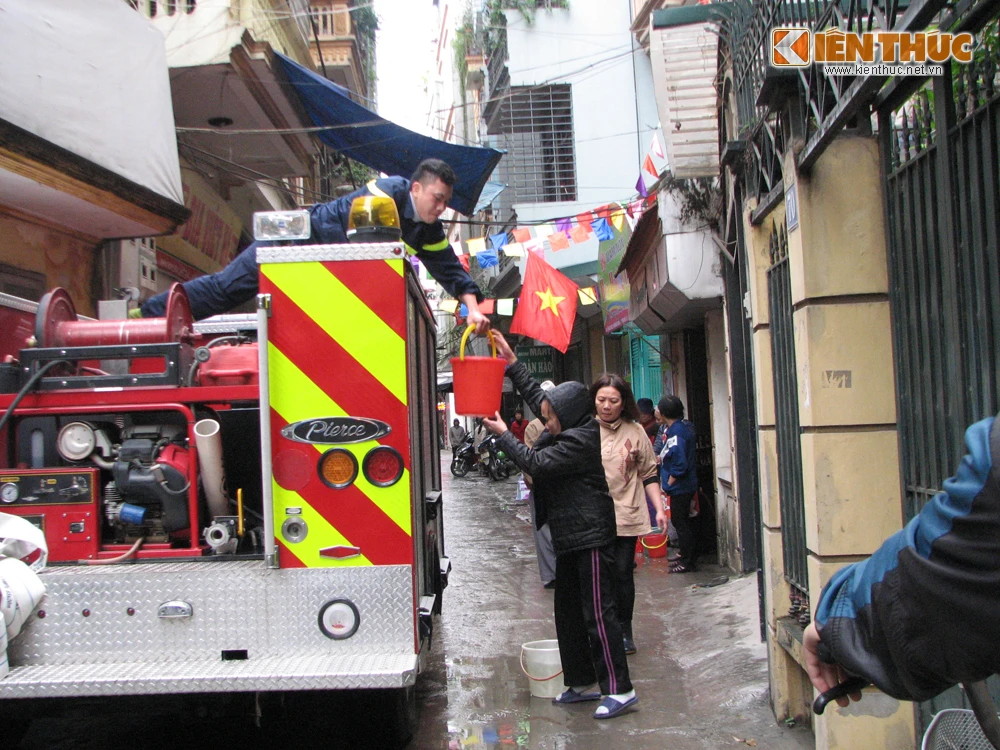 Hà Nội: Nhà 3 tầng cháy lớn trên phố Khương Trung