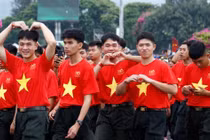 Gallery - [GALLERY] Hàng nghìn người tham gia sự kiện đi bộ “Cùng Việt Nam tiến bước”  - image 15