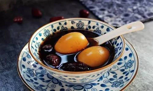 Trứng gà đường nâu món ăn đại bổ cho sức khỏe và nhan sắc