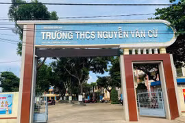 Học sinh lớp 8 giấu rìu mang vào lớp tấn công bạn học gây thương tích