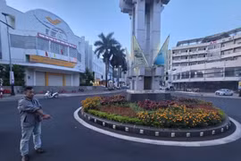Khởi tố, tạm giam đối tượng lạng lách, ném đá gây rối trật tự công cộng