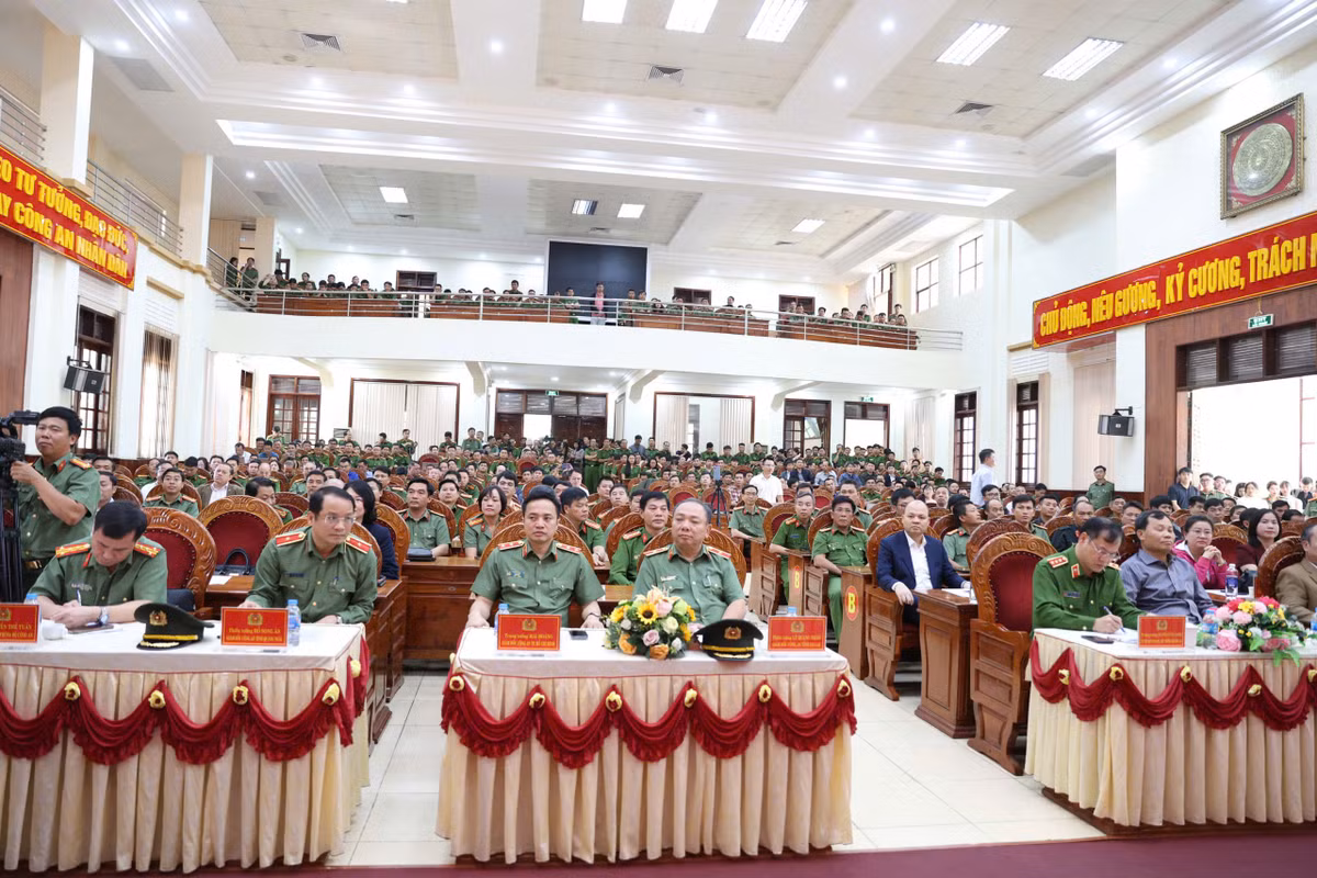 quang-canh.jpg