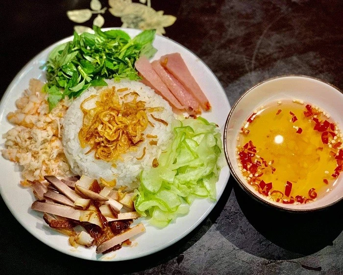 Về Huế thưởng thức cơm "Âm phủ" đầy ma mị