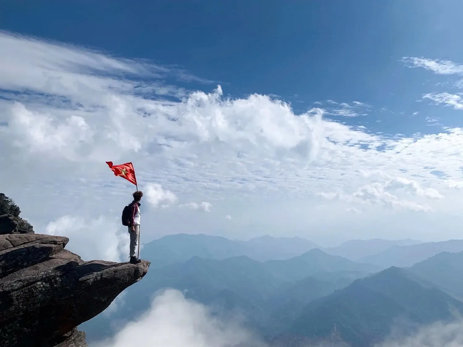 Chinh phục đỉnh Pha Luông “nóc nhà Mộc Châu”