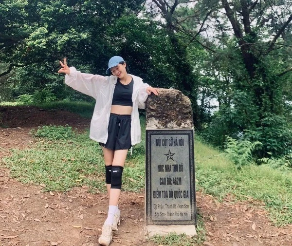Trekking núi Hàm Lợn khám phá “nóc nhà Thủ đô”