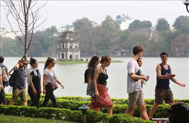 Hà Nội 'hút' du khách, vượt qua nhiều điểm đến hàng đầu châu Á