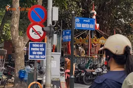 [GALLERY] Cận cảnh điểm gửi xe, biển báo phục vụ Vùng phát thải thấp Vành đai 1