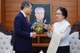 Thủ tướng Lê Minh Hưng thăm gia đình Cố Chủ tịch Quốc hội Lào Xaysomphone Phomviha