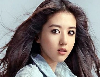  Cô bé 14 tuổi xinh như thiên thần gây sốt mạng châu Á