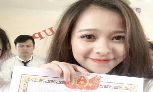 Nữ sinh Nghệ An nổi tiếng vì khoe ảnh bế giảng quá xinh