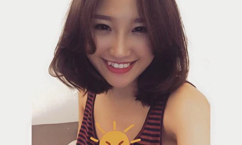 Mẫu 9X xinh đẹp răng khểnh có nụ cười “chết người”