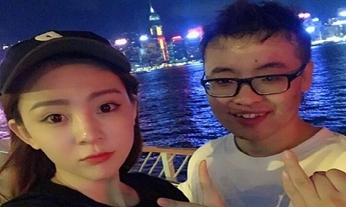 Chàng trai xấu xí bỏ 350 tỷ mua quà "cưa" đổ hot girl 
