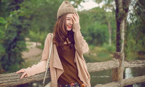 Hot girl Gia Lai tuyệt xinh có giọng nói mê hoặc