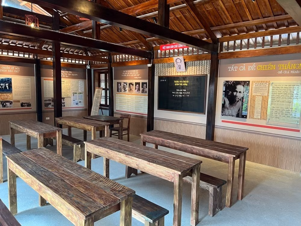 Đối với thế hệ trẻ, Trường dạy làm báo Huỳnh Thúc Kháng không chỉ là một di tích lịch sử mà còn là nguồn cảm hứng lớn lao, nhắc nhở họ về truyền thống vẻ vang, tinh thần cống hiến và trách nhiệm của người làm báo cách mạng. Trần Hương (sinh viên Học viện Báo chí &amp; Tuyên truyền) chia sẻ: "Về thăm trường dạy làm báo đầu tiên của Việt Nam, điều đầu tiên tôi cảm nhận được là sự tự hào sâu sắc khi biết về một ngôi trường ra đời trong hoàn cảnh chiến tranh ác liệt, nơi những nhà báo đầu tiên được đào tạo để phục vụ cách mạng".