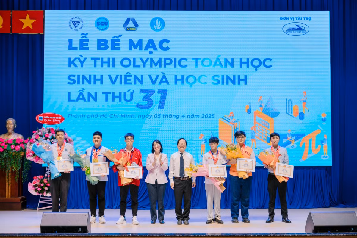 gs-vu-hoang-linh-2.jpg
