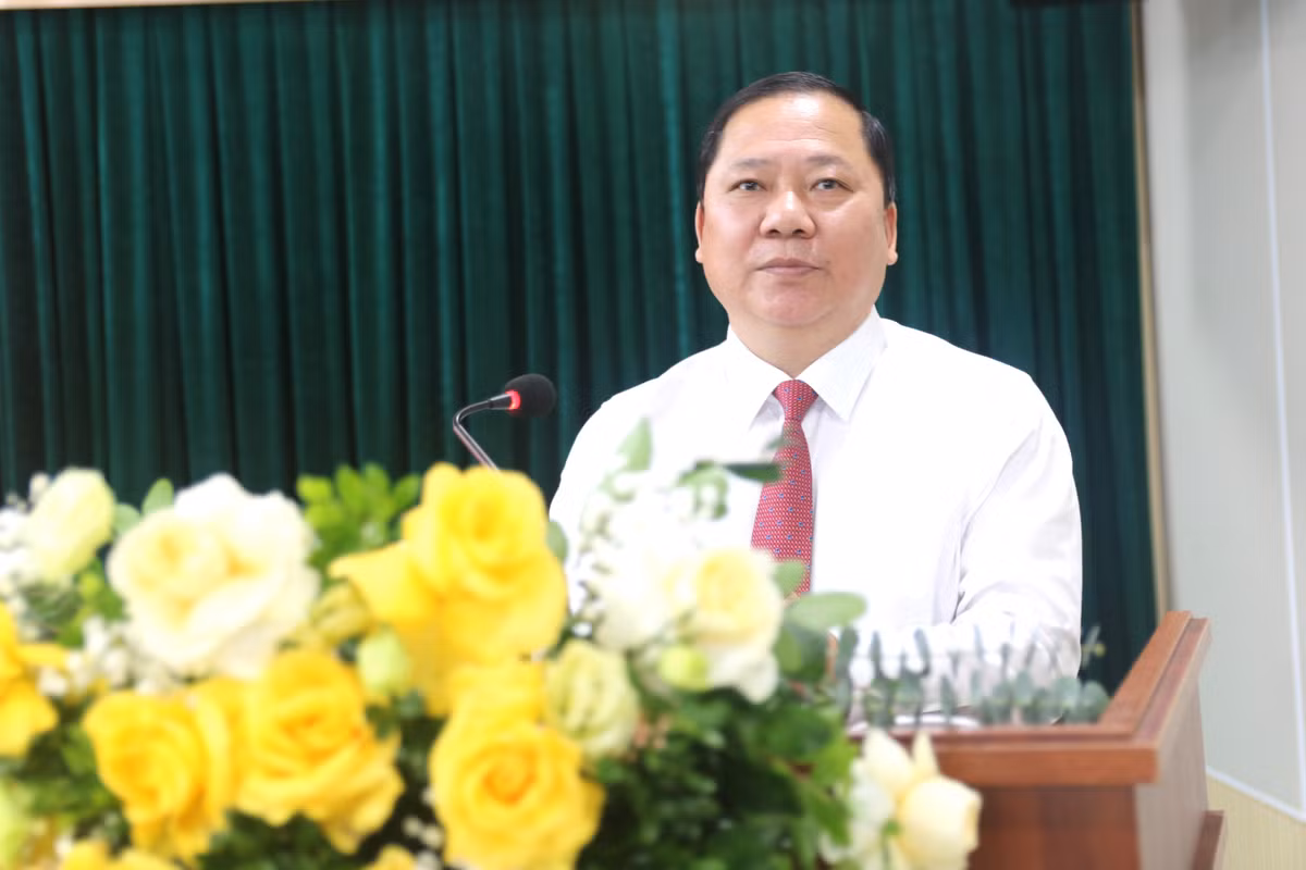 Gallery - Trao Huy hiệu Đảng cho 111 đảng viên Liên hiệp hội Việt Nam - image 2