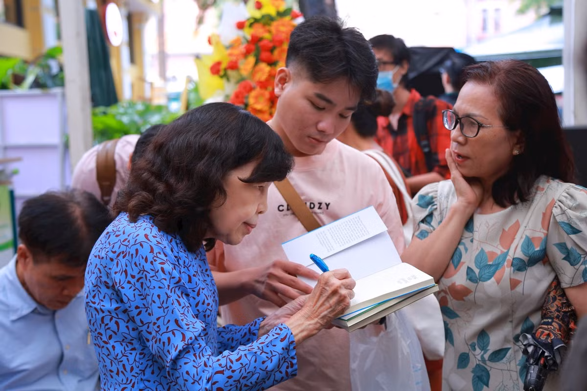 pgsts-tran-thi-ngoc-lan-2-g.jpg