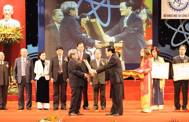 gs-ha-minh-duc-2.jpg