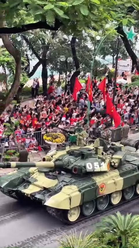 Cận cảnh khí tài hùng dũng.