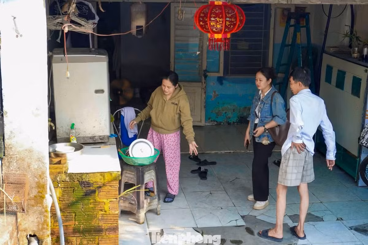 Nhiều thiết bị dễ hư hỏng như máy giặt, tủ lạnh luôn được kê cao để tránh ngập nước.
