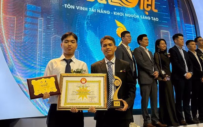 nhan-tai-dat-viet.png