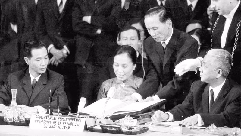 ba-nguyen-thi-binh.jpg