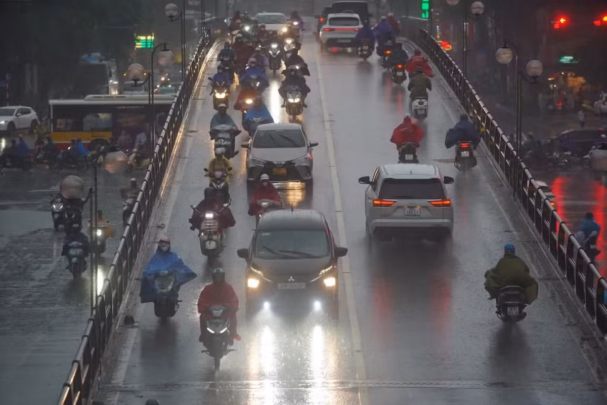 Từ chiều tối nay, miền Bắc đón gió mùa đông bắc gây mưa lớn, nhiệt độ giảm sâu.