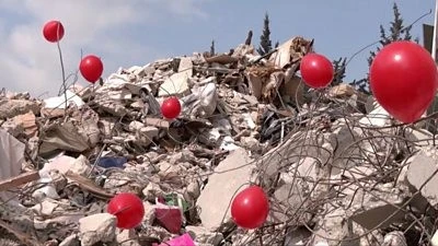 Thổ Nhĩ Kỳ: Bóng bay đỏ tưởng nhớ trẻ em thiệt mạng do động đất