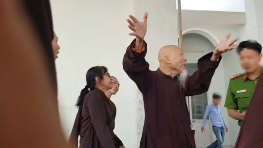 Video: Sáng nay xét xử vụ “Tịnh thất Bồng Lai”